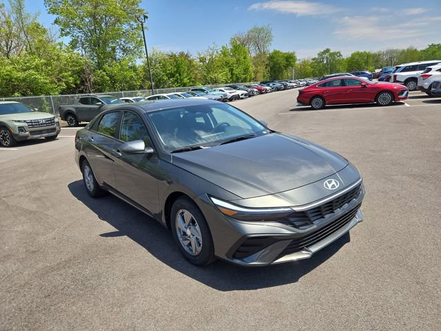 New 2026 Hyundai Elantra SE FWD image 4