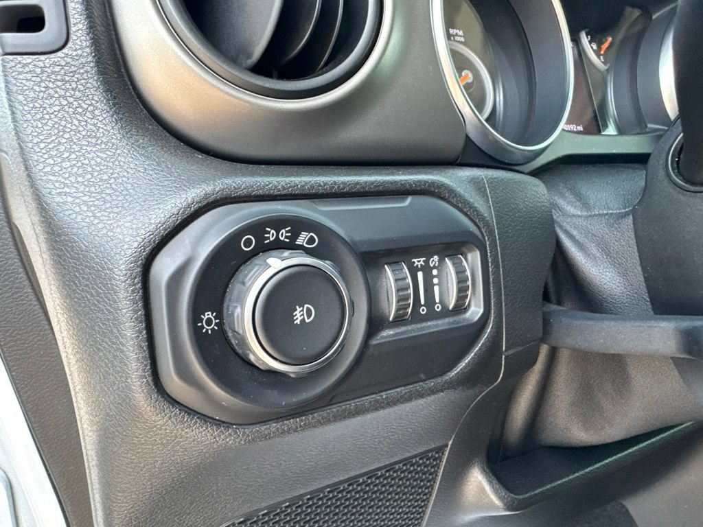 Used 2018 Jeep Wrangler Sport AWD/4WD image 25