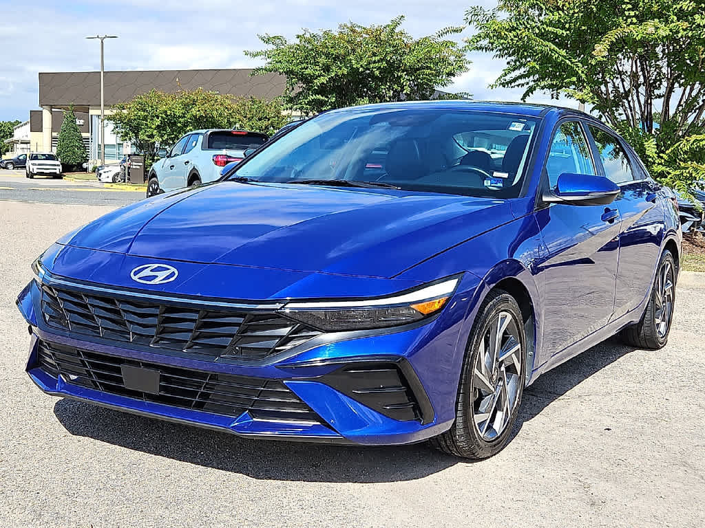 Used 2025 Hyundai Elantra Limited FWD image 1