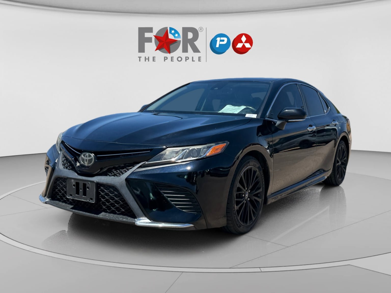 Used 2018 Toyota Camry SE w/ Convenience Package FWD image 1