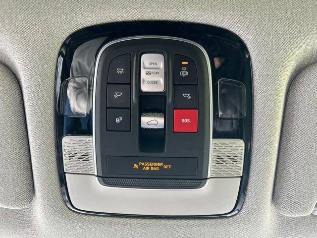 Used 2023 Hyundai Palisade Limited w/ Winter Package FWD image 39