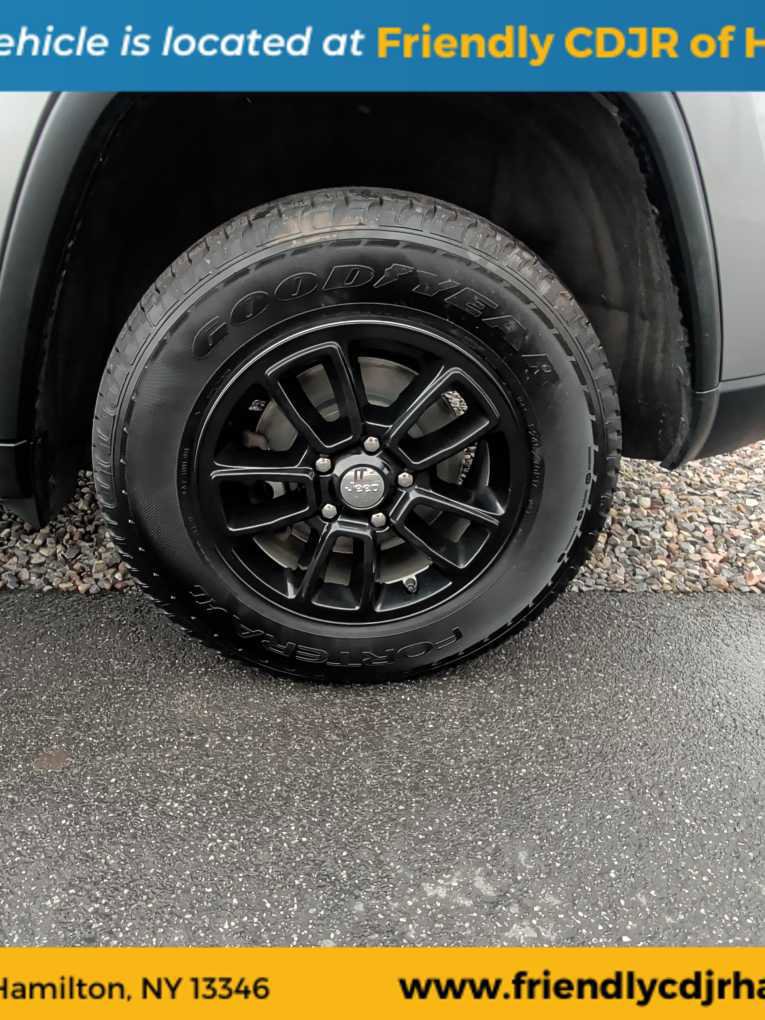 Used 2020 Jeep Grand Cherokee Laredo image 14