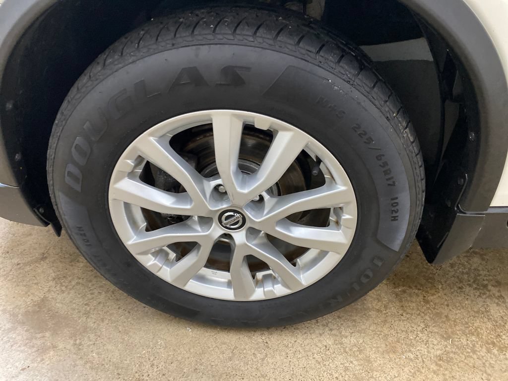 Used 2018 Nissan Rogue SV AWD/4WD image 14
