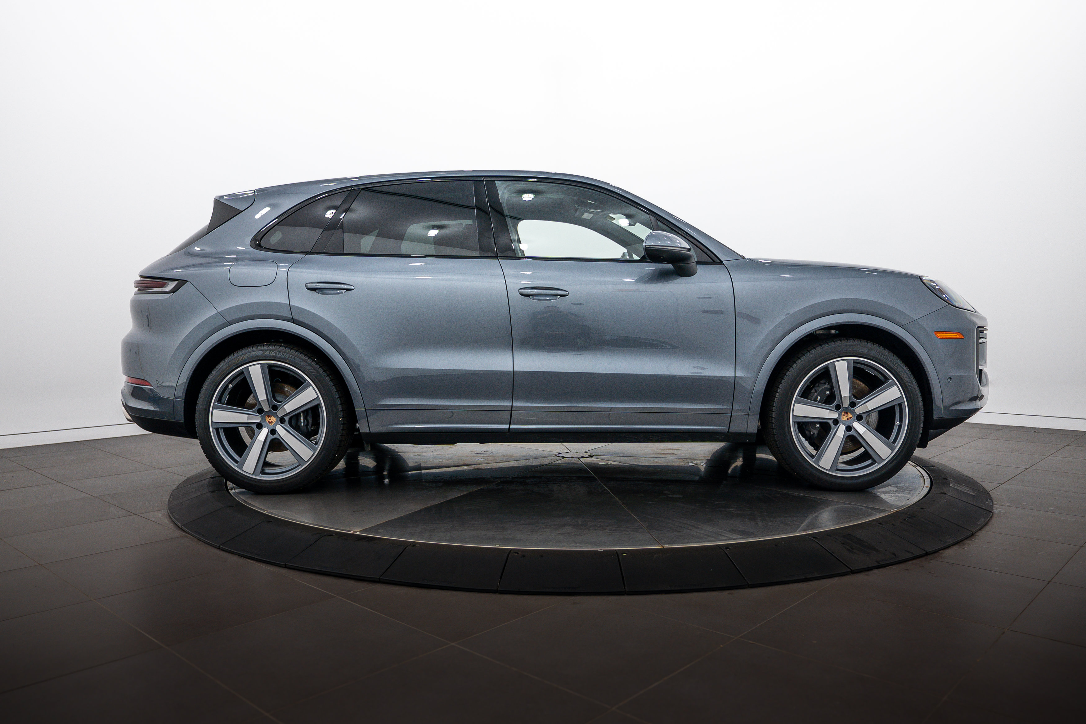 Certified 2026 Porsche Cayenne AWD/4WD image 8
