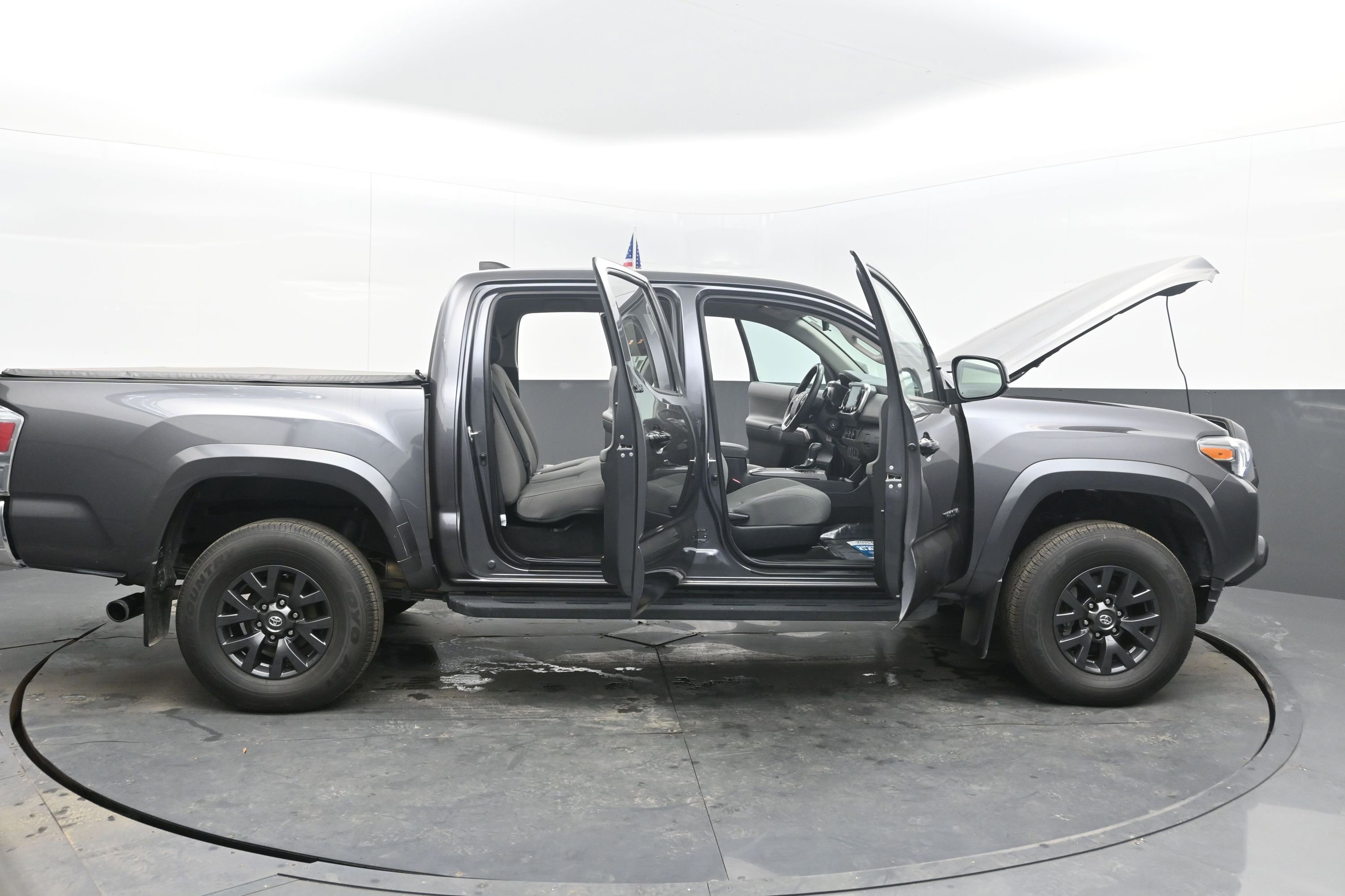 Used 2022 Toyota Tacoma SR5 w/ SR5 Appearance Package (SM) image 45