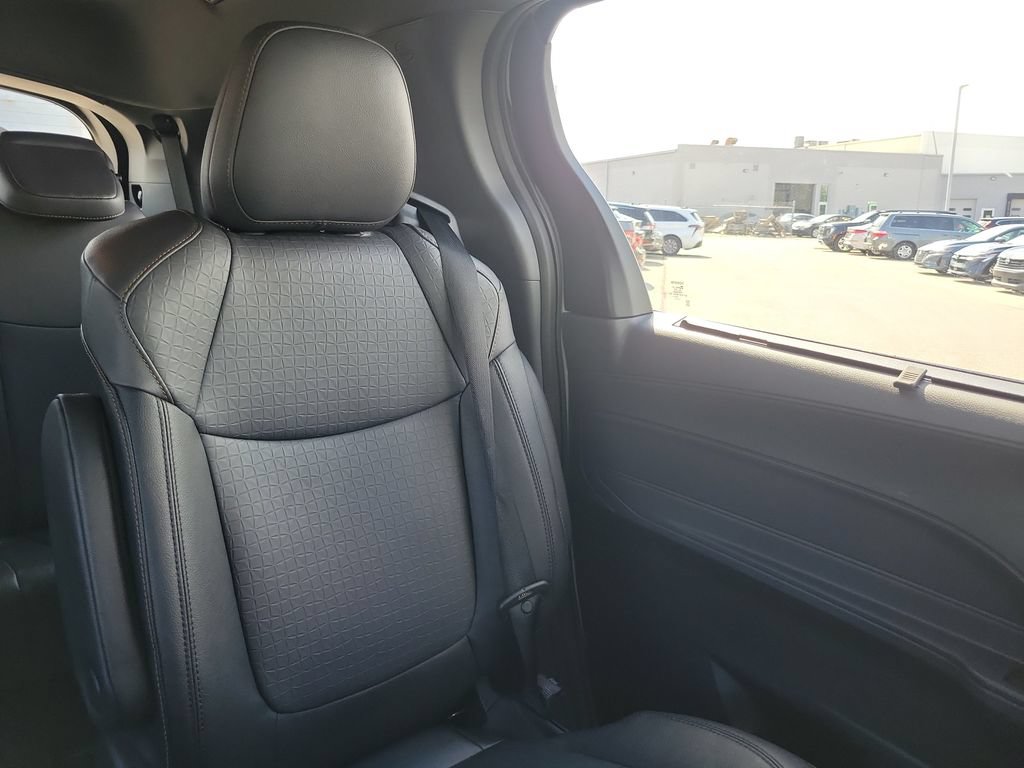 Used 2023 Toyota Sienna XLE Woodland Edition AWD/4WD image 8