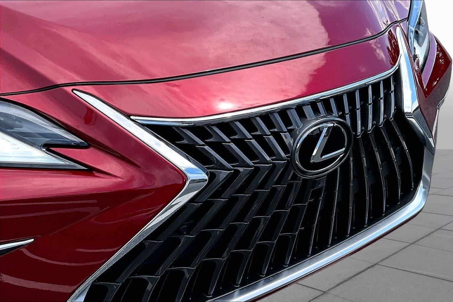 Used 2024 Lexus ES 350 Ultra Luxury w/ Accessory Package (Z2) FWD image 33