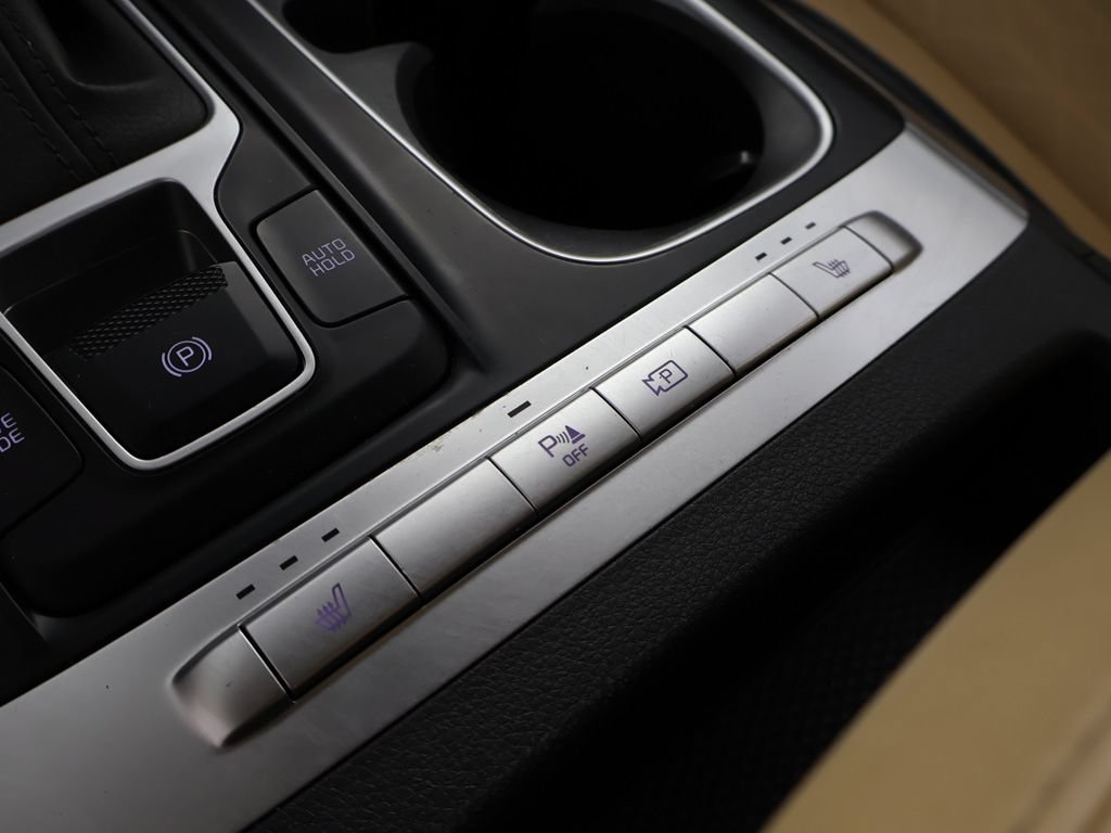 Used 2023 Kia Carnival LX FWD image 46