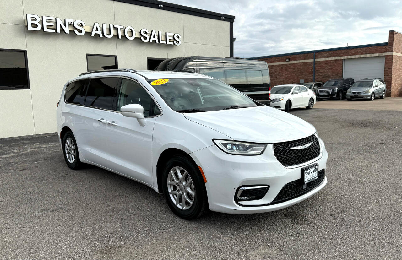 Used 2021 Chrysler Pacifica Touring-L image 4
