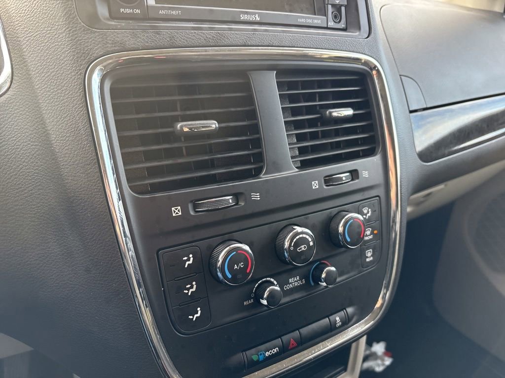 Used 2018 Dodge Grand Caravan SE w/ UConnect Hands-Free Group image 24