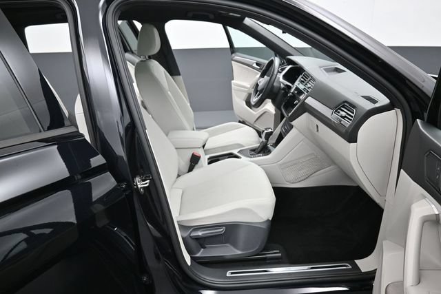Used 2023 Volkswagen Tiguan SE R-Line FWD image 35