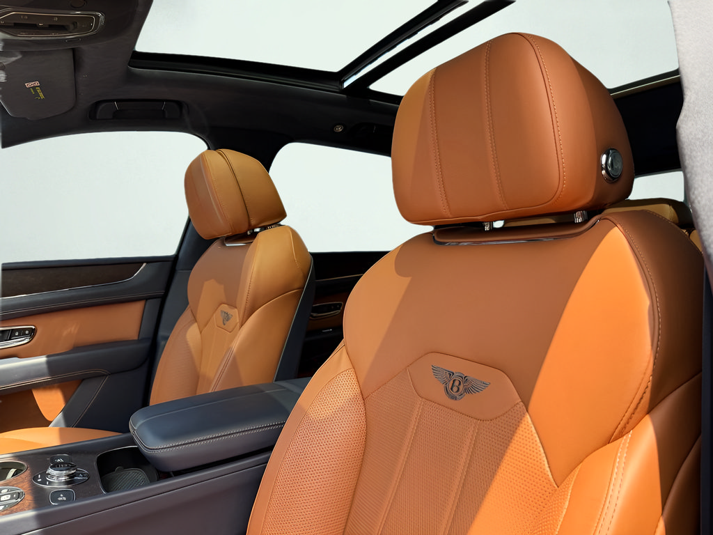 Used 2023 Bentley Bentayga AWD/4WD image 67