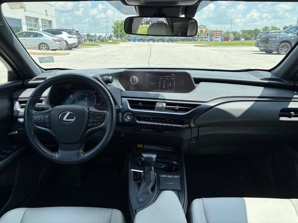 Used 2022 Lexus UX 200 w/ Accessory Package (Z1) FWD image 11