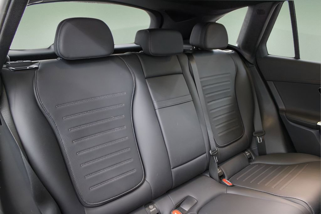 Used 2025 Mercedes-Benz GLC 350e 4MATIC image 22