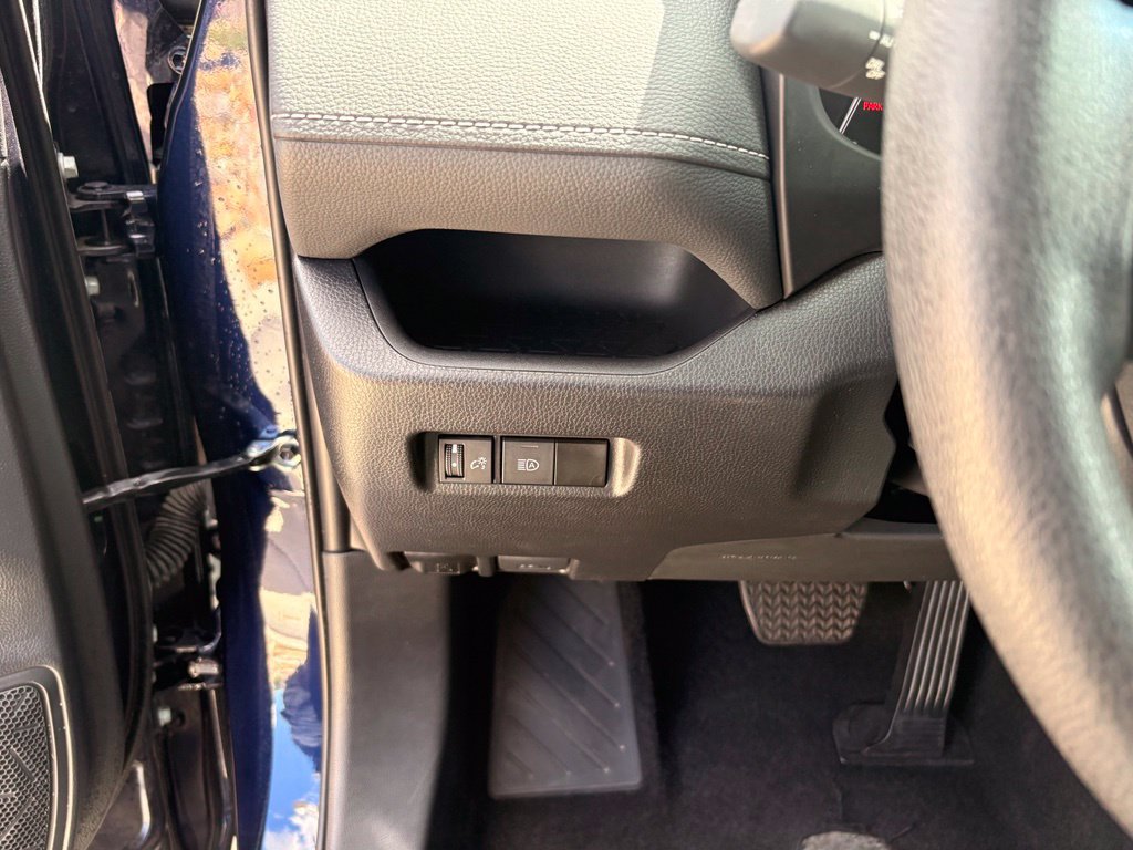 Used 2025 Toyota RAV4 XLE AWD/4WD image 36