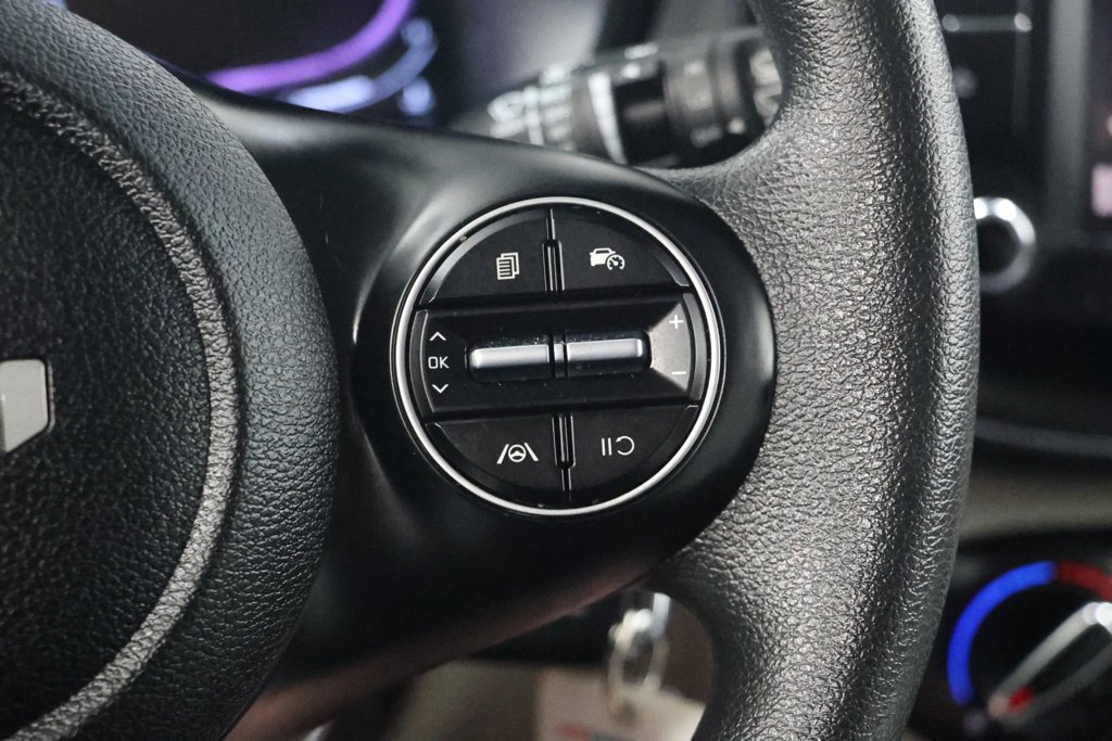 Used 2025 Kia Soul LX w/ LX Technology Package FWD image 25