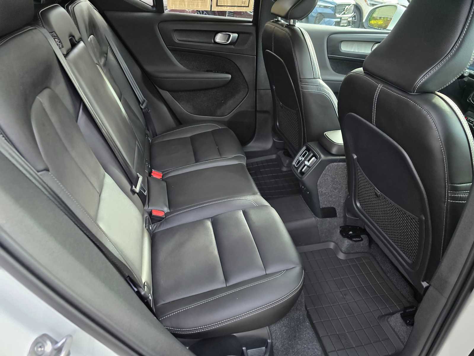 Certified 2025 Volvo XC40 B5 Core w/ Protection Package Premier image 14