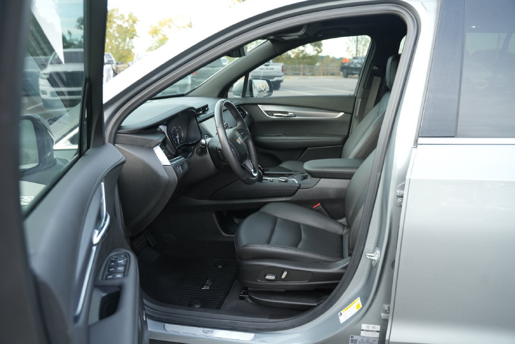 Used 2024 Cadillac XT6 Luxury AWD/4WD image 15