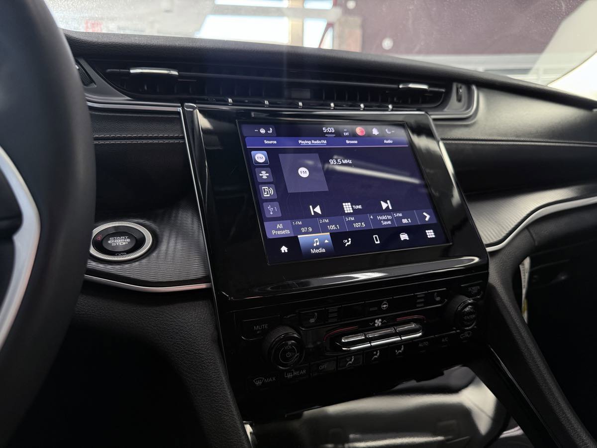 Used 2023 Jeep Grand Cherokee Laredo w/ Luxury Tech Group I image 53