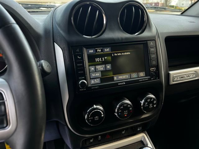 Used 2016 Jeep Compass Latitude image 39