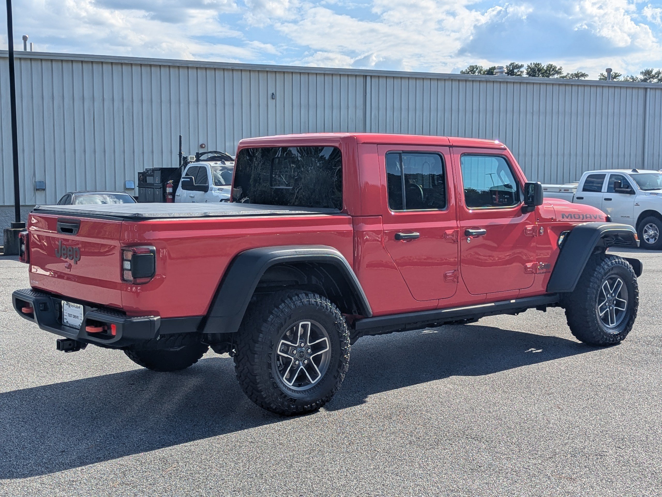 Used 2025 Jeep Gladiator Mojave AWD/4WD image 8