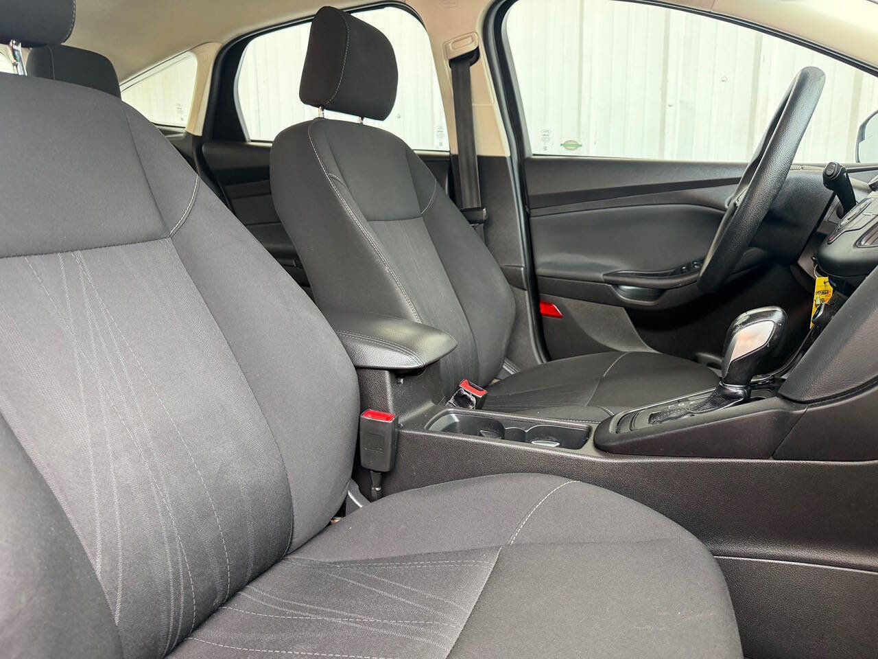Used 2016 Ford Focus SE FWD image 14