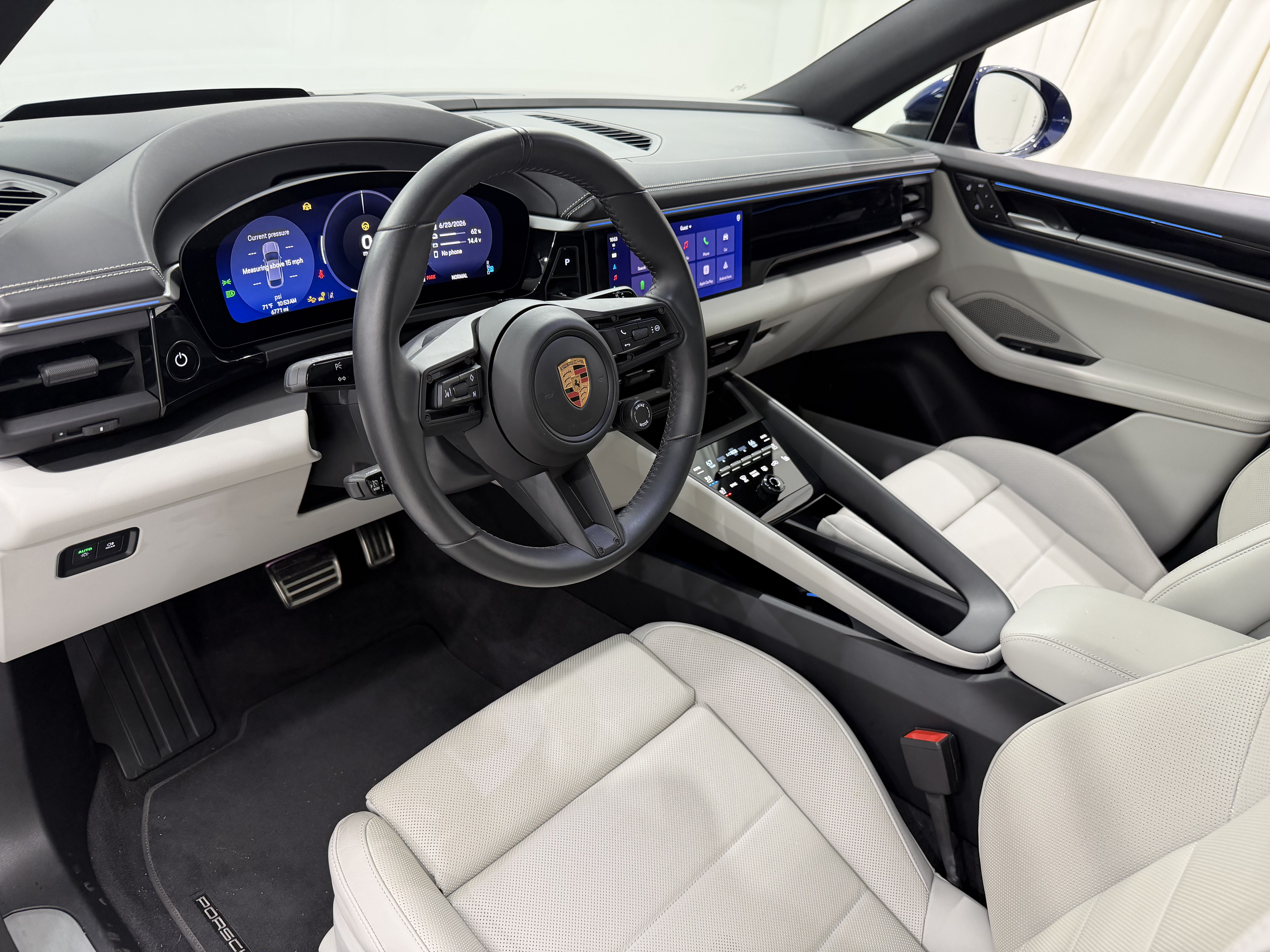 Certified 2025 Porsche Macan 4 Electric AWD/4WD image 4