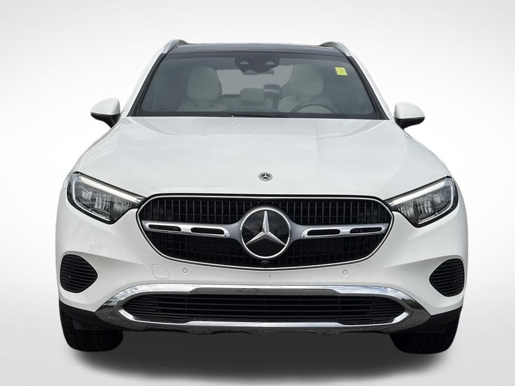 Used 2025 Mercedes-Benz GLC 300 4MATIC image 3