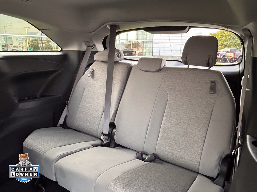 Used 2025 Toyota Sienna LE FWD image 15