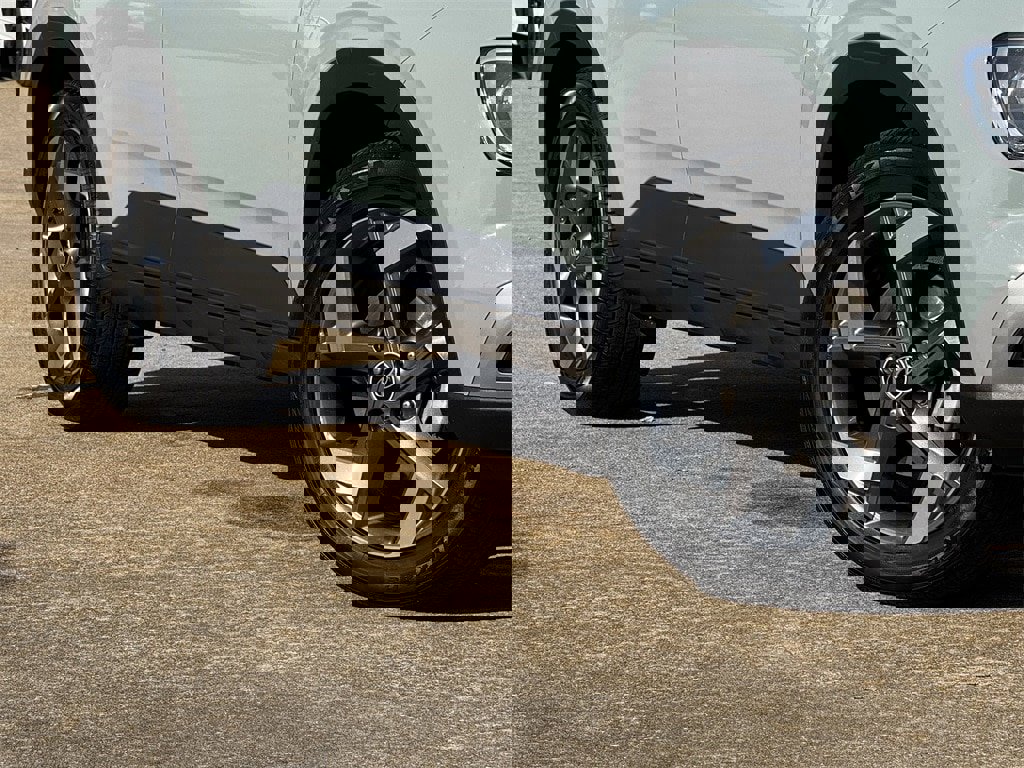 Used 2025 Hyundai Venue SEL image 11