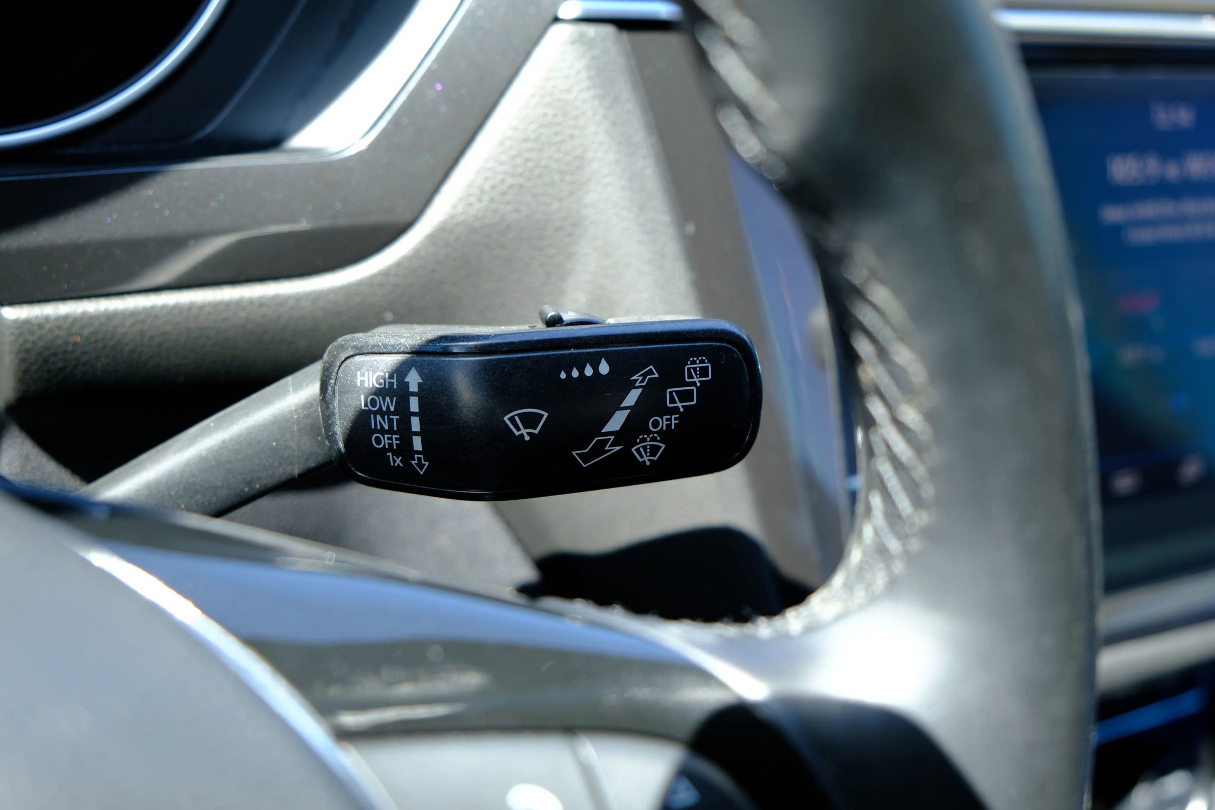 Used 2018 Volkswagen Tiguan SE FWD image 40