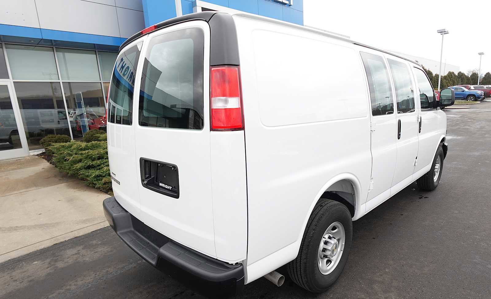 Used 2025 Chevrolet Express 3500 w/ Driver Convenience Package image 3