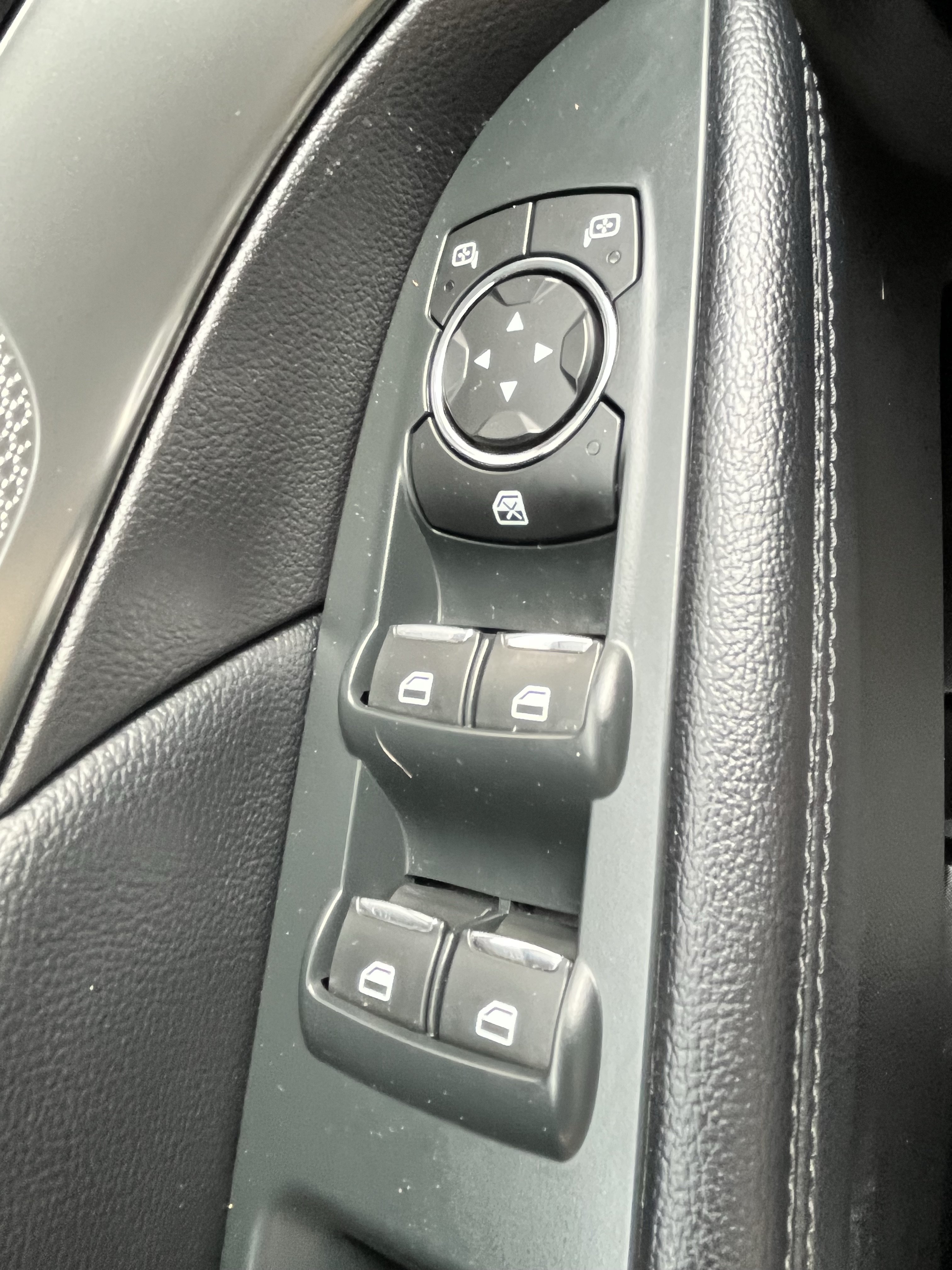 Used 2018 Ford Explorer XLT w/ Equipment Group 201A AWD/4WD image 27