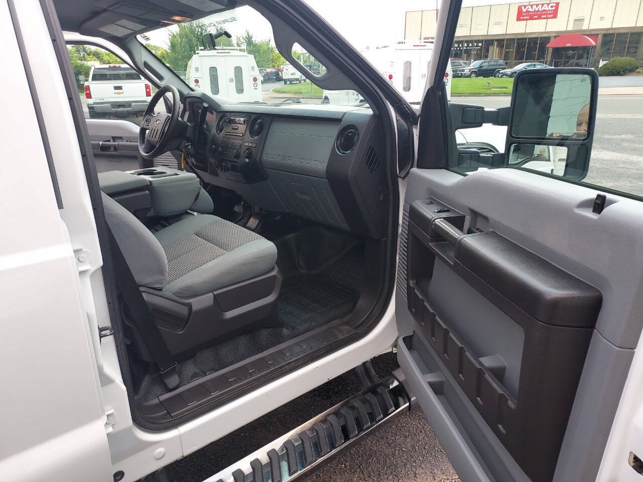 Used 2015 Ford F250 XL w/ Power Equipment Group AWD/4WD image 9