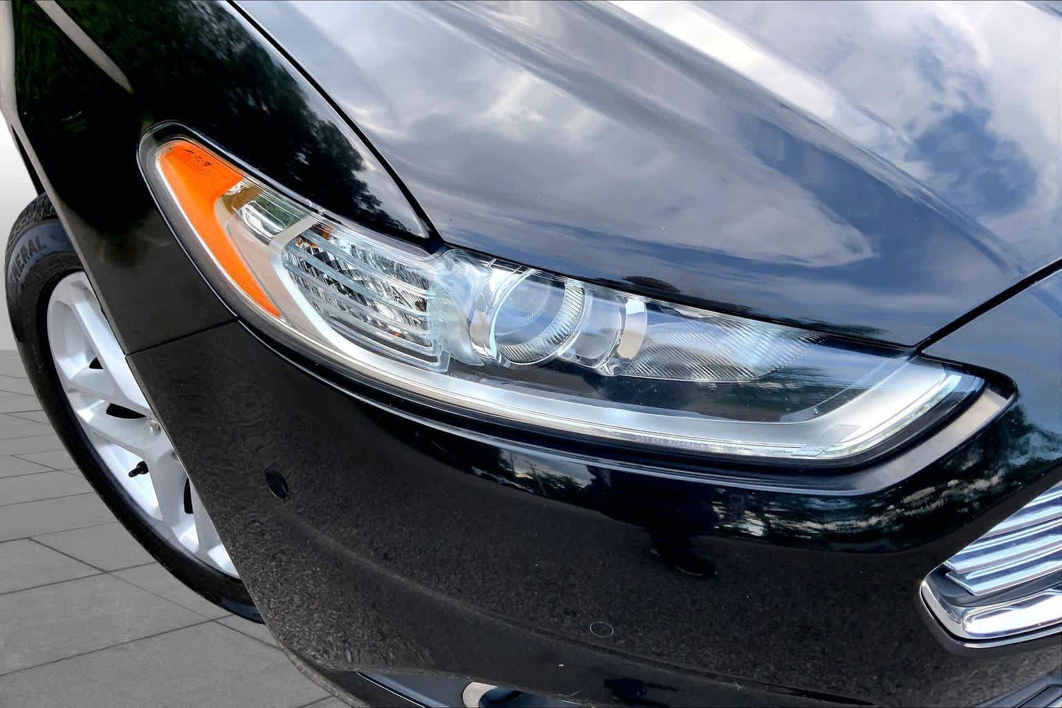 Used 2014 Ford Fusion SE w/ Equipment Group 202A FWD image 25