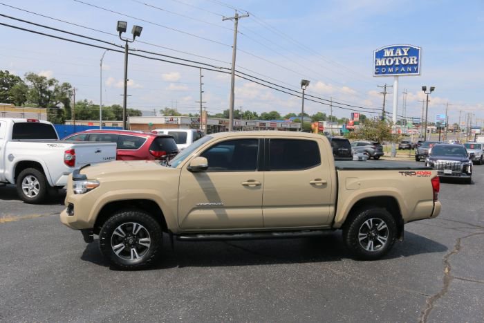 Used 2017 Toyota Tacoma TRD Sport image 2