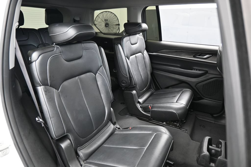 Used 2023 Jeep Grand Cherokee L Limited AWD/4WD image 48