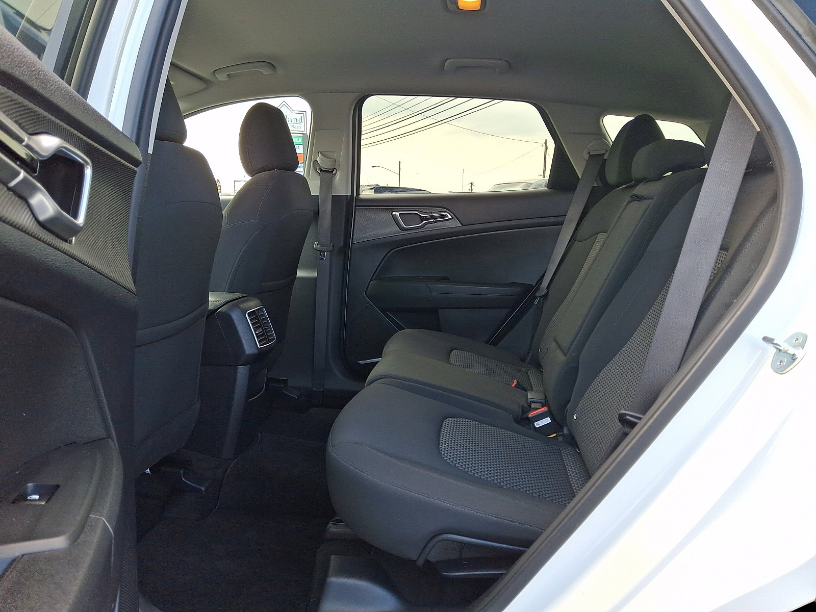 Used 2023 Kia Sportage LX image 10