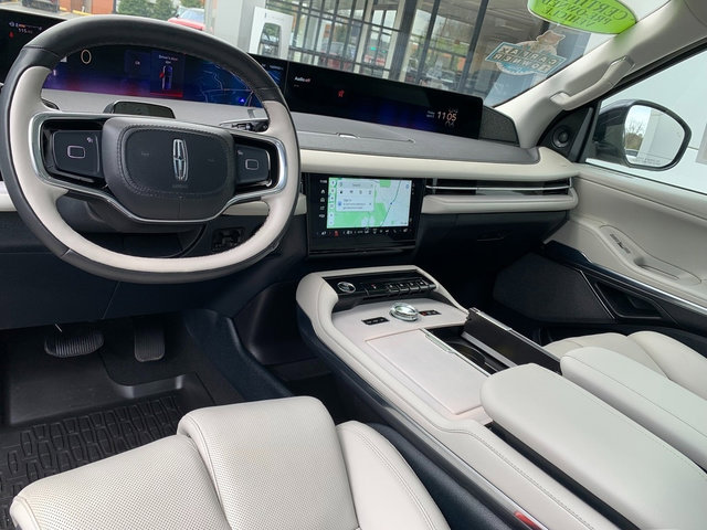 Certified 2025 Lincoln Navigator Reserve image 19