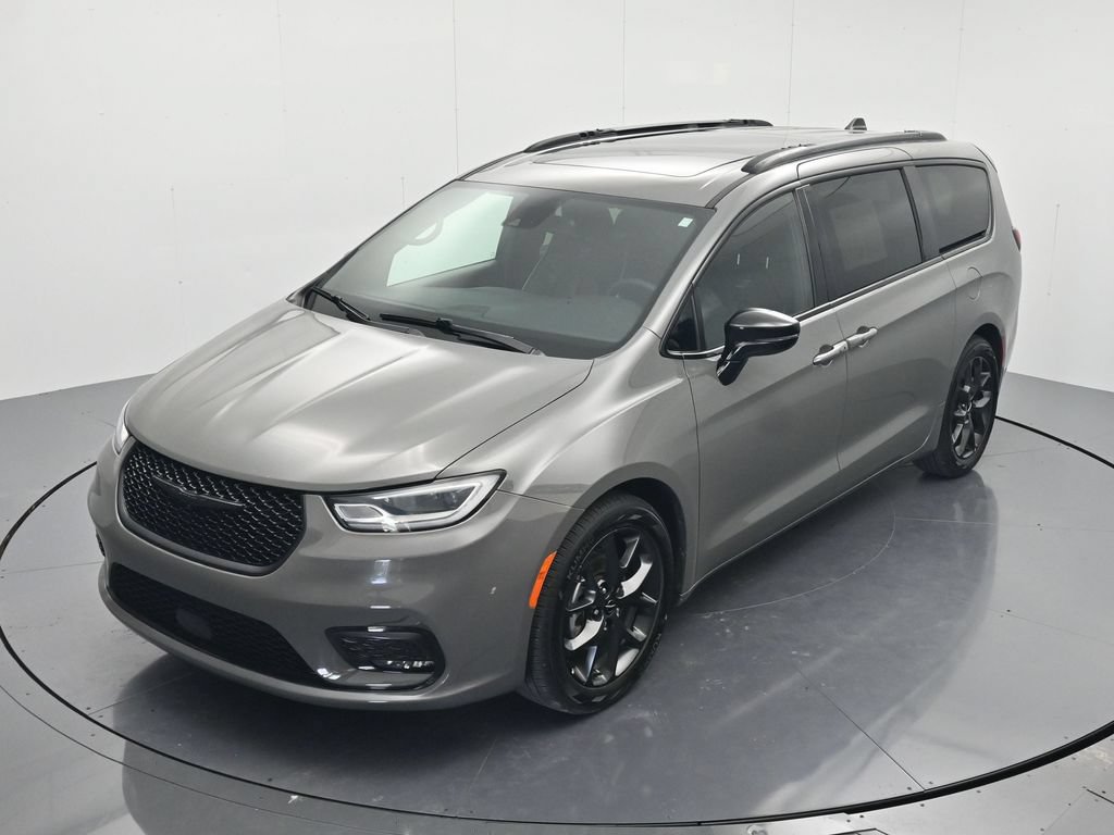 Used 2025 Chrysler Pacifica Limited FWD image 29