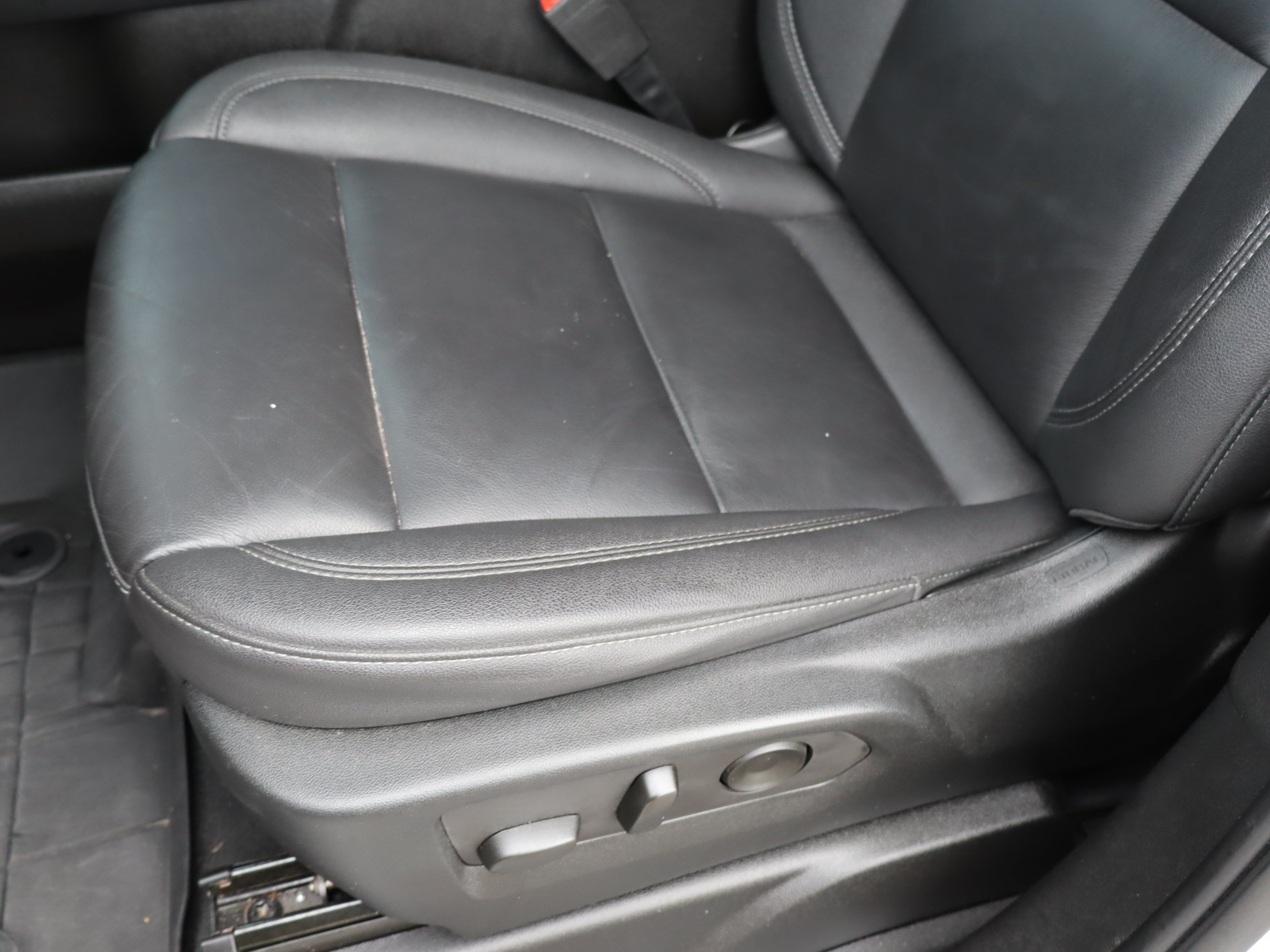 Used 2023 Chevrolet Tahoe Z71 w/ Luxury Package AWD/4WD image 19