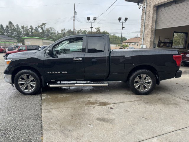 Used 2019 Nissan Titan SV w/ SV Convenience Package image 6