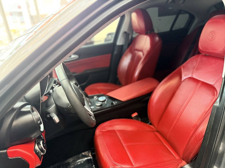 Used 2018 Alfa Romeo Giulia RWD image 5