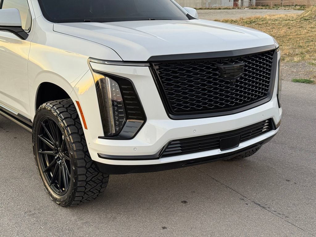 Used 2026 Cadillac Escalade Platinum Sport w/ LPO, ONYX Package image 3