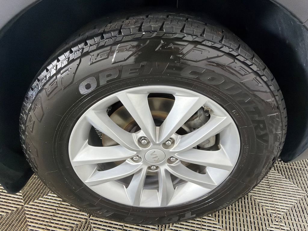 Used 2018 Kia Sorento FWD image 12
