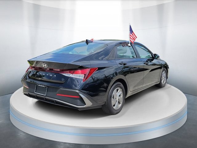 Certified 2025 Hyundai Elantra SE FWD image 4