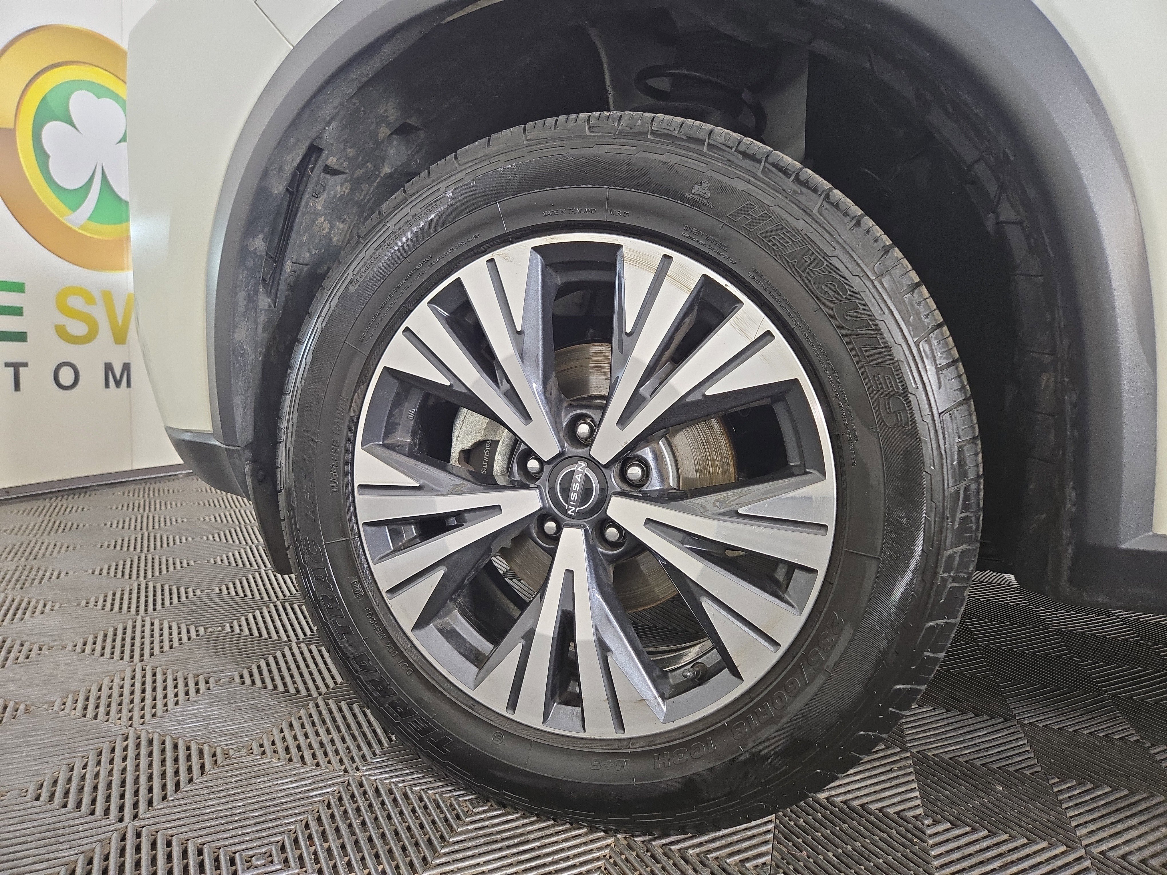 Used 2023 Nissan Rogue SV image 32