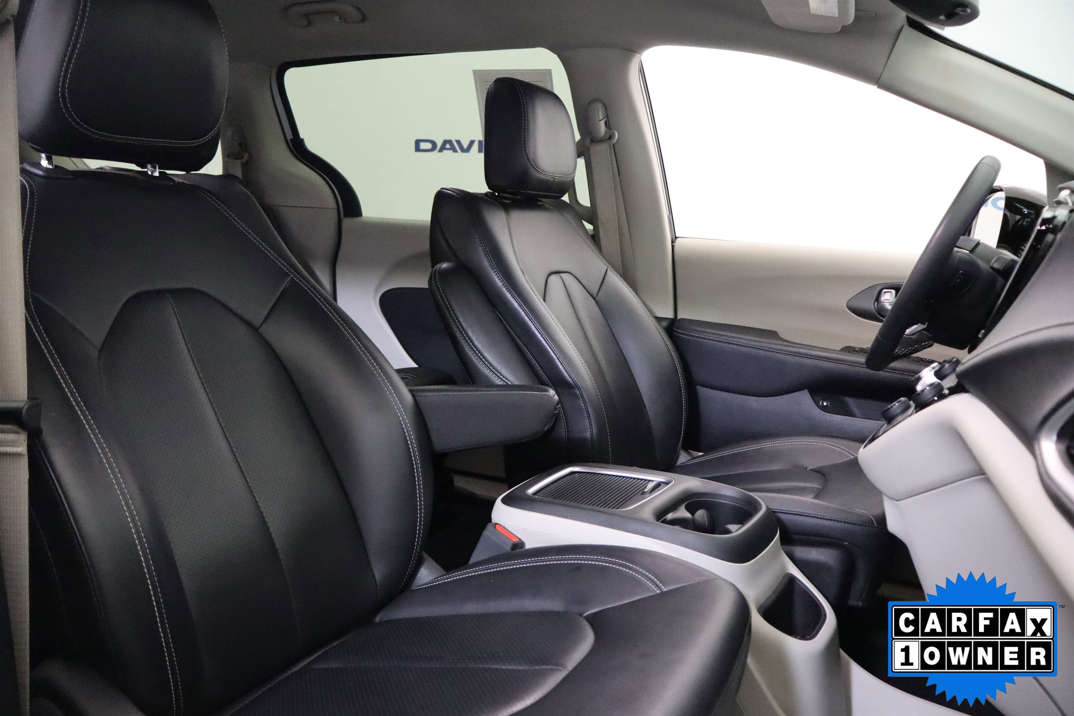 Used 2024 Chrysler Pacifica Select image 18