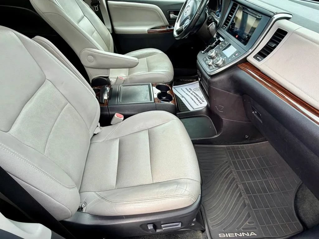 Used 2015 Toyota Sienna Limited Premium FWD image 21