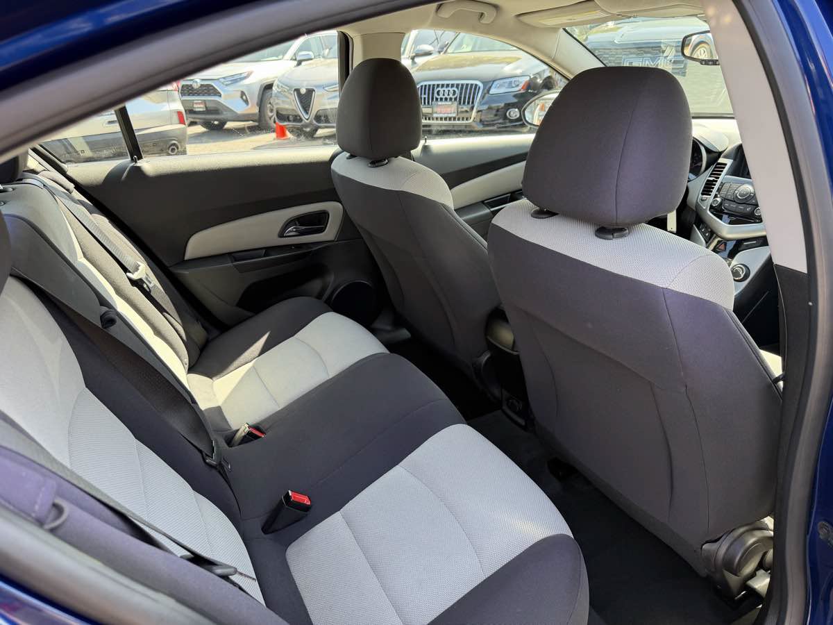 Used 2013 Chevrolet Cruze LS FWD image 15